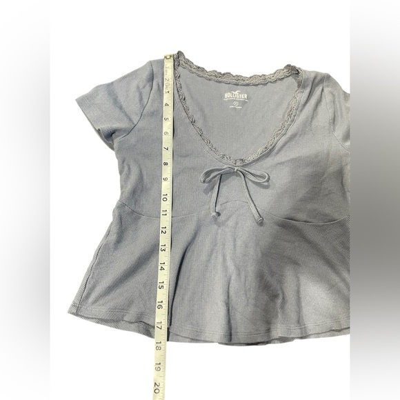 Hollister Gray Babydoll Scoop Neck Lavender Bow Detail Top Size Medium Juniors - Picture 6 of 7